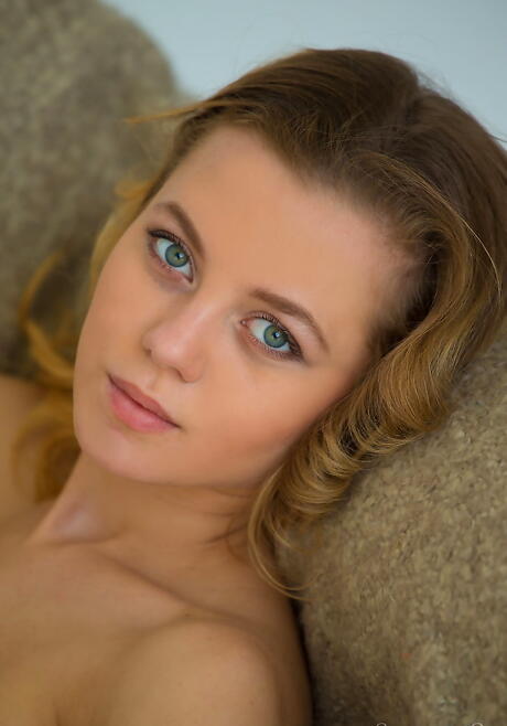 Sexy young Agnes undressing 